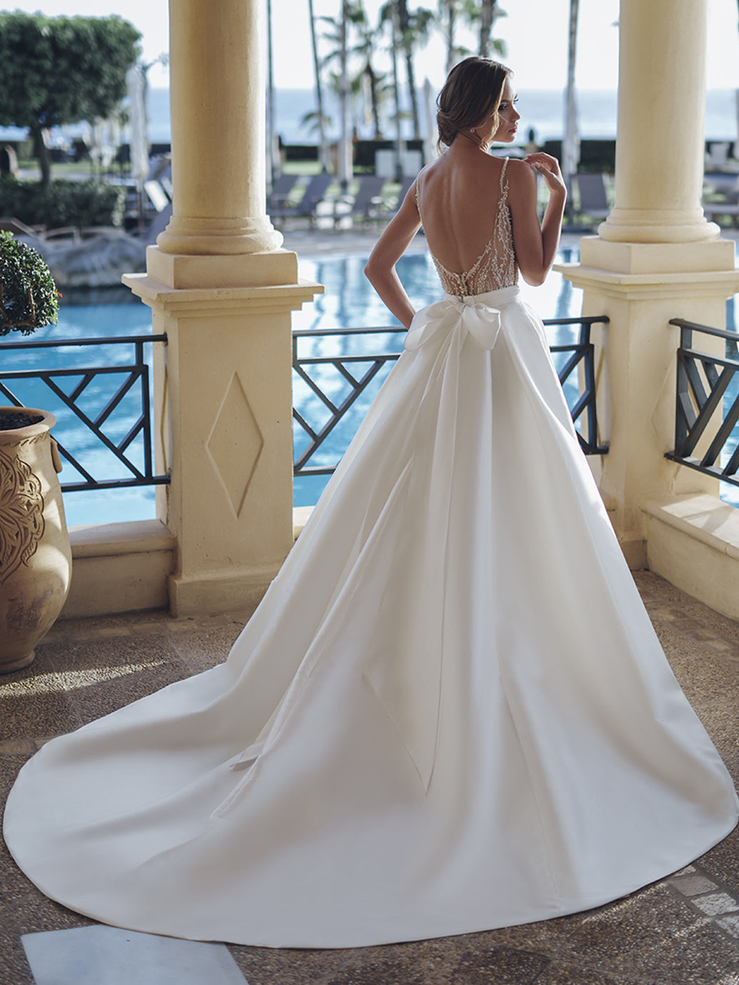 AMIKO FASHIONS ドレスフォーム 1st EDITION Blue by Enzoani: Stormi – Camellia Wedding Gown | Bridal Store