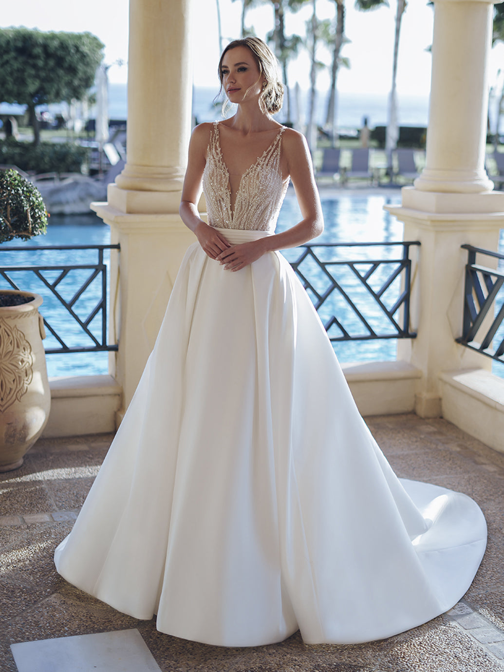 AMIKO FASHIONS ドレスフォーム 1st EDITION Blue by Enzoani: Stormi – Camellia Wedding Gown | Bridal Store