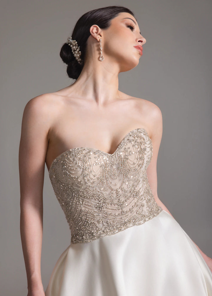 Lazaro Bridal: Banu