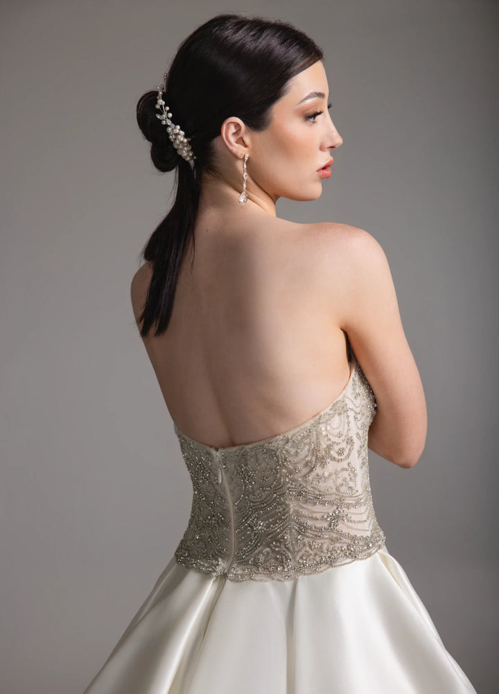 Lazaro Bridal: Banu