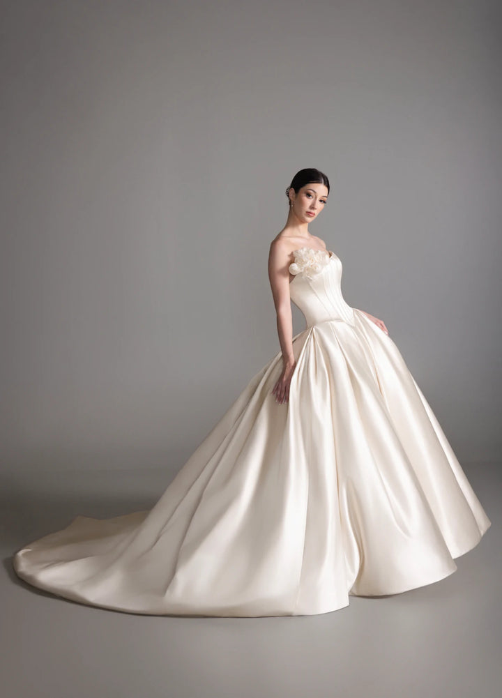 Lazaro Bridal: Behati