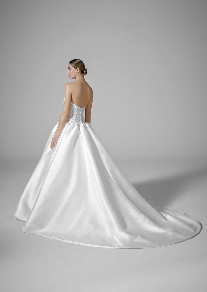 Pronovias: Bourgeon