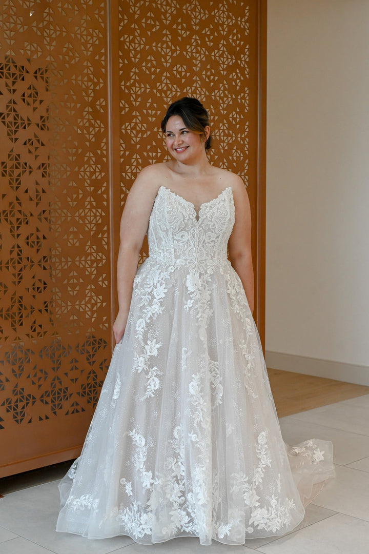 Curve Couture Dallas ball gown wedding dress 4 - Camellia Wedding Gown Toronto