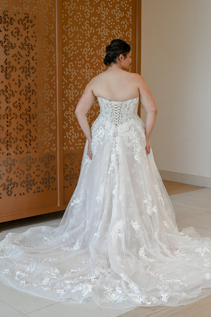 Curve Couture Dallas ball gown wedding dress 9 - Camellia Wedding Gown Toronto