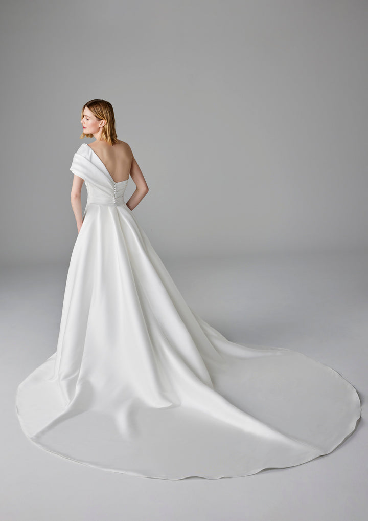 Pronovias: Etiennes