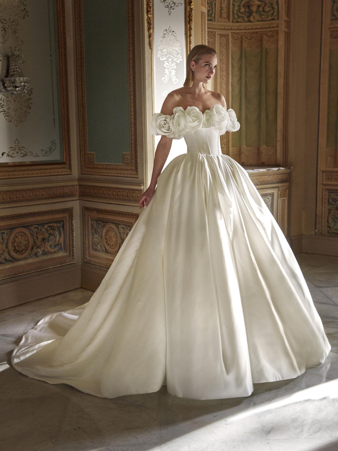 Pronovias Privee: Evarly