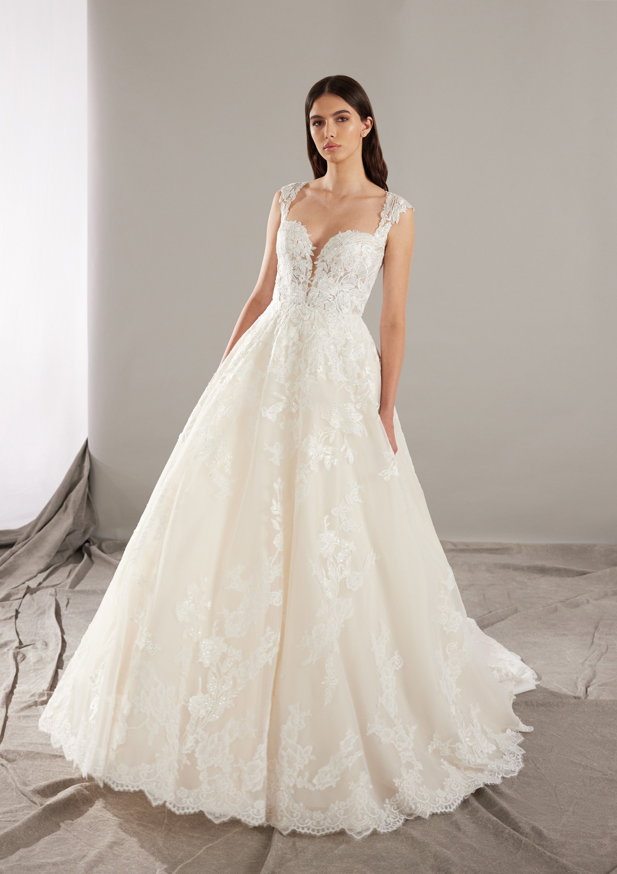 Pronovias Ever 0 Off White Light Beige