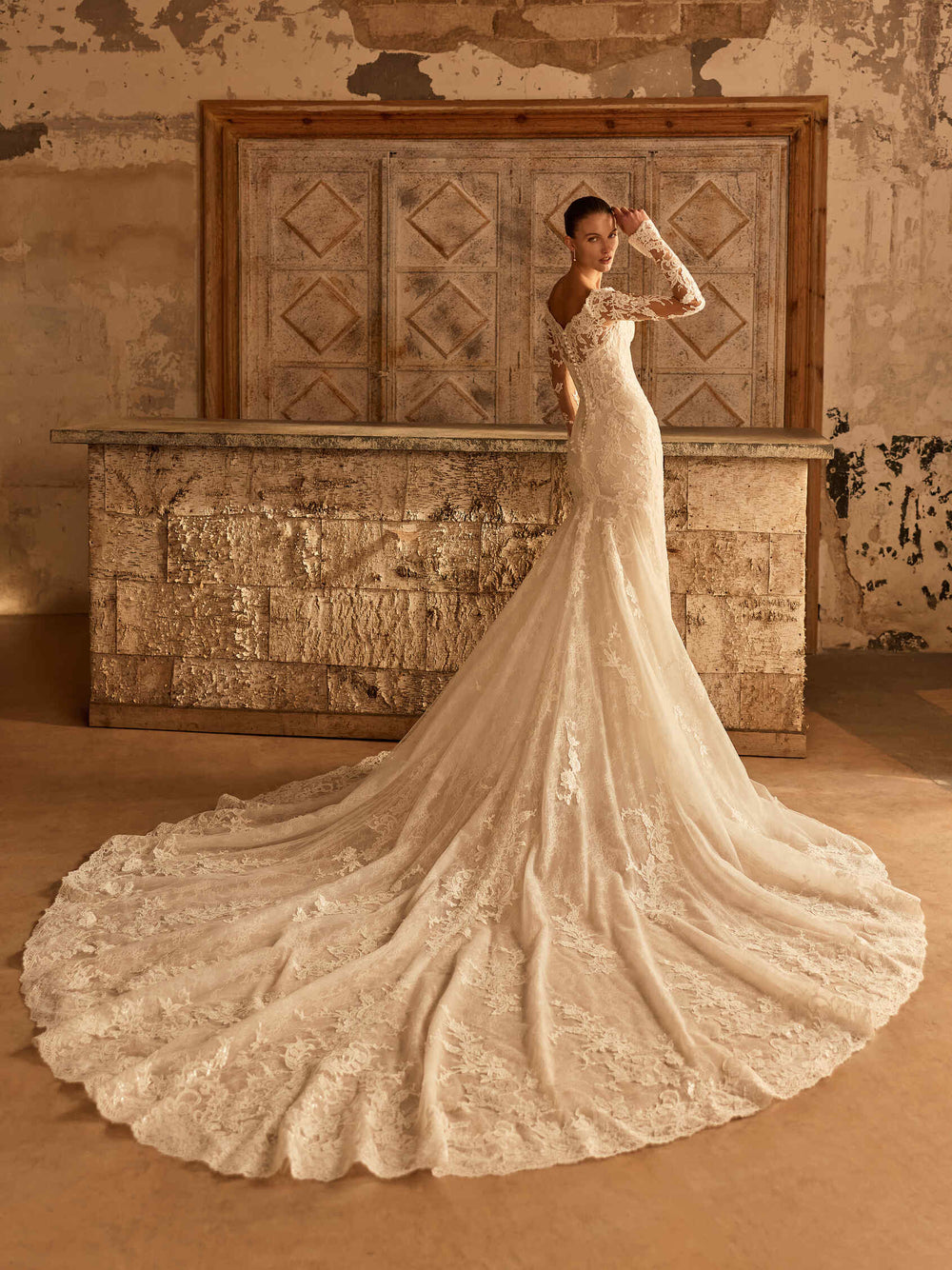 Pronovias Privée Ankey mermaid lace wedding dress, image 2