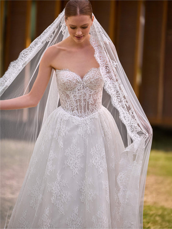 Pronovias Betje princess lace wedding dress, image 3