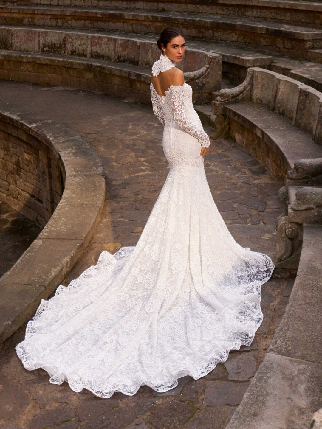 Pronovias Elow mermaid lace wedding dress, image 3
