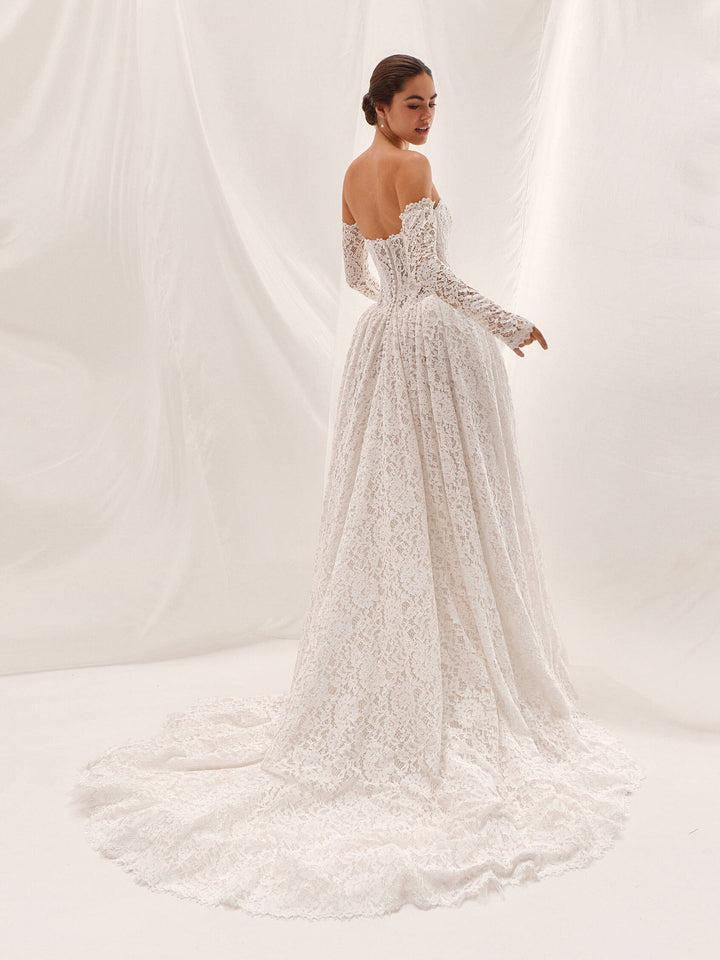 Pronovias Gevia princess lace wedding dress, image 2