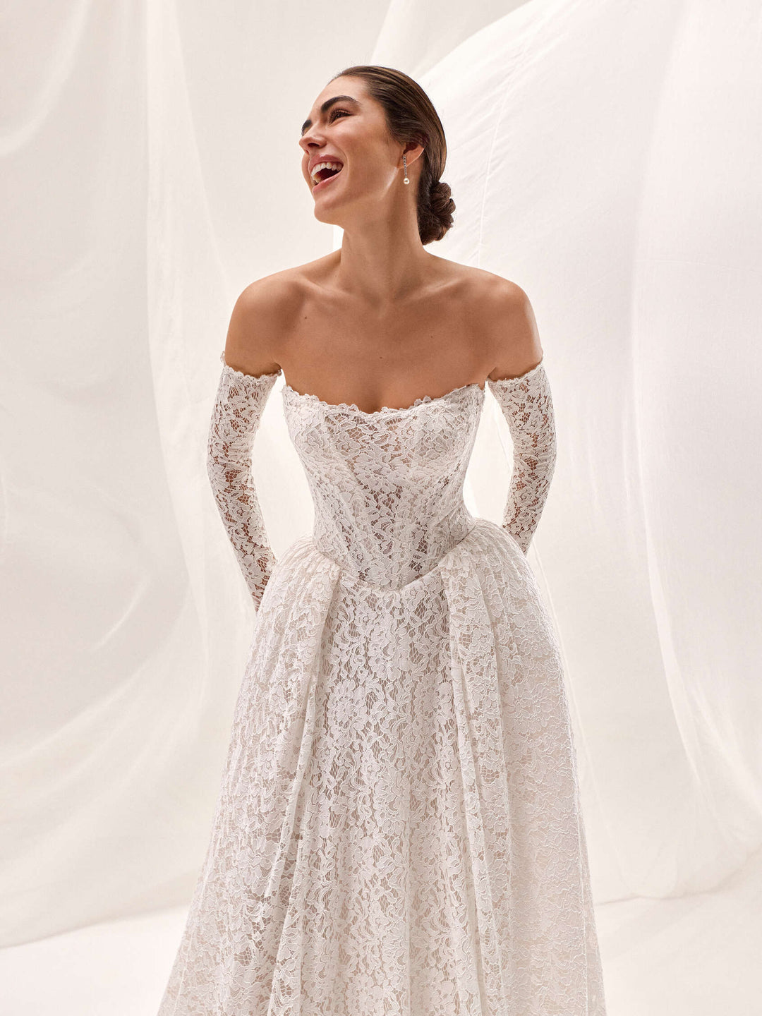 Pronovias Gevia princess lace wedding dress, image 3