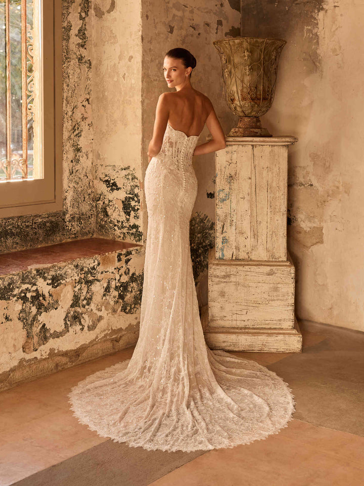 Pronovias Privée Hajay mermaid lace wedding dress, image 3