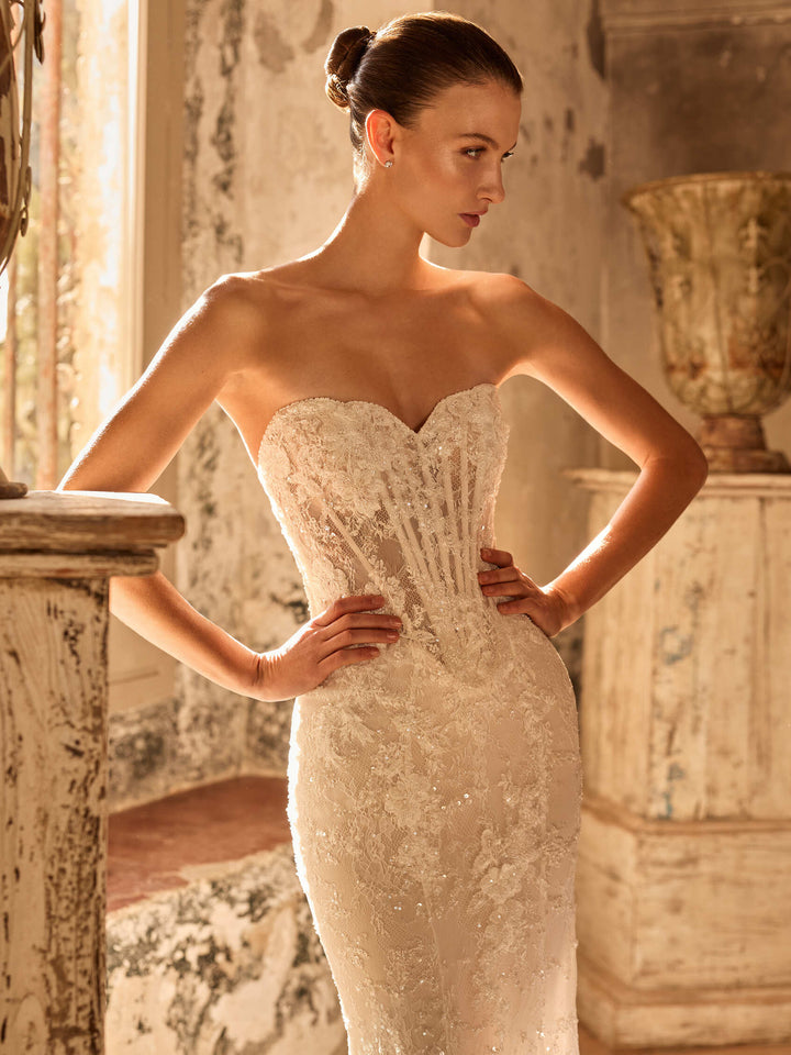 Pronovias Privée Hajay mermaid lace wedding dress, image 5
