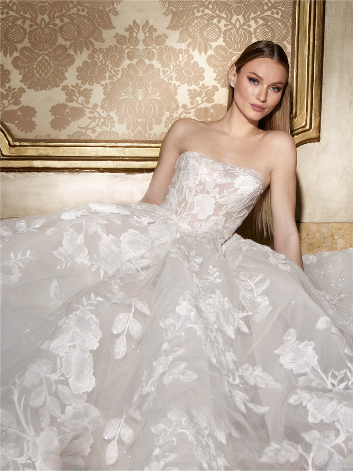 Pronovias Idaea A-line midi lace wedding dress, image 3