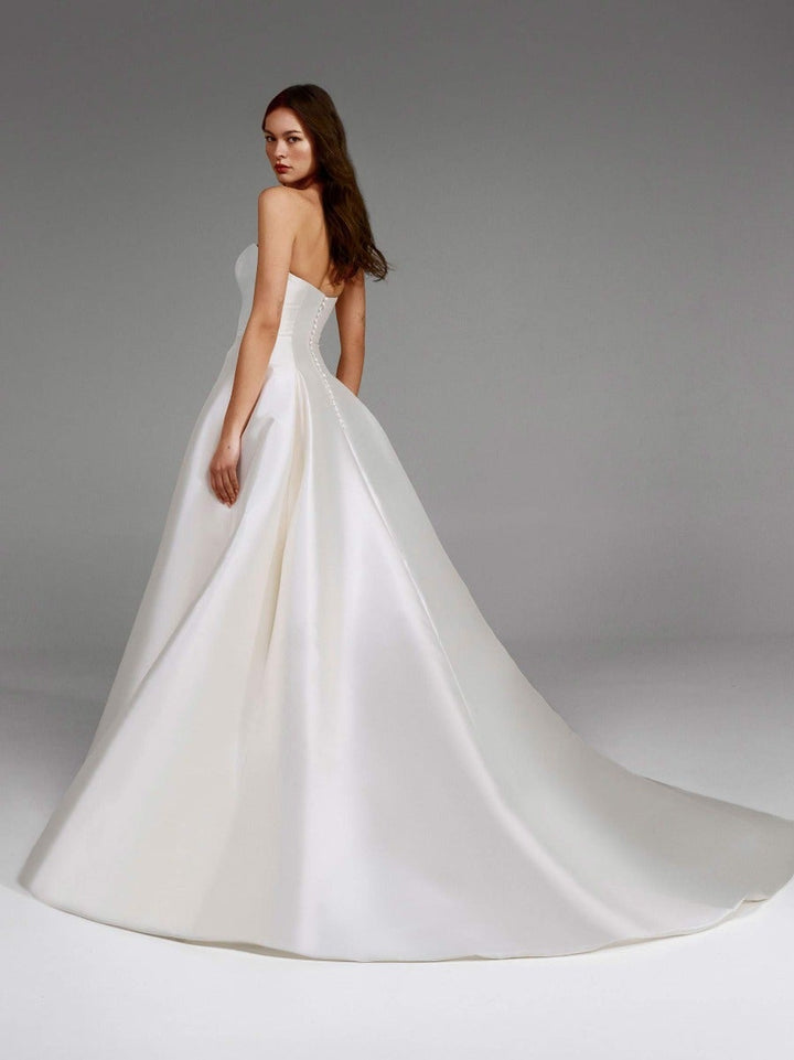 Pronovias Jory princess mikado wedding dress, image 3