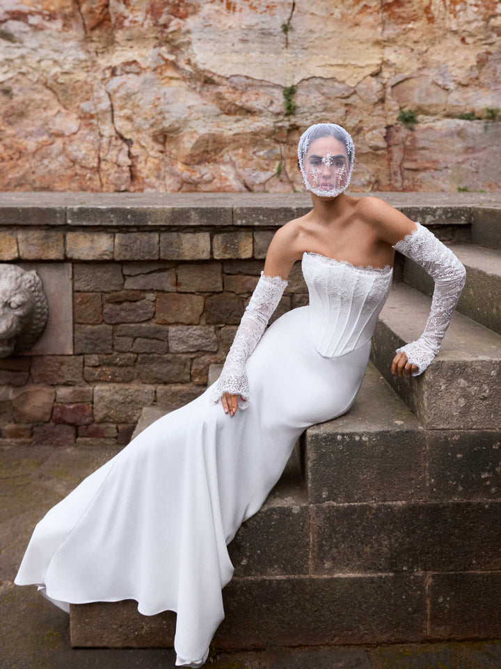 Pronovias Junyia mermaid crepe wedding dress, image 3