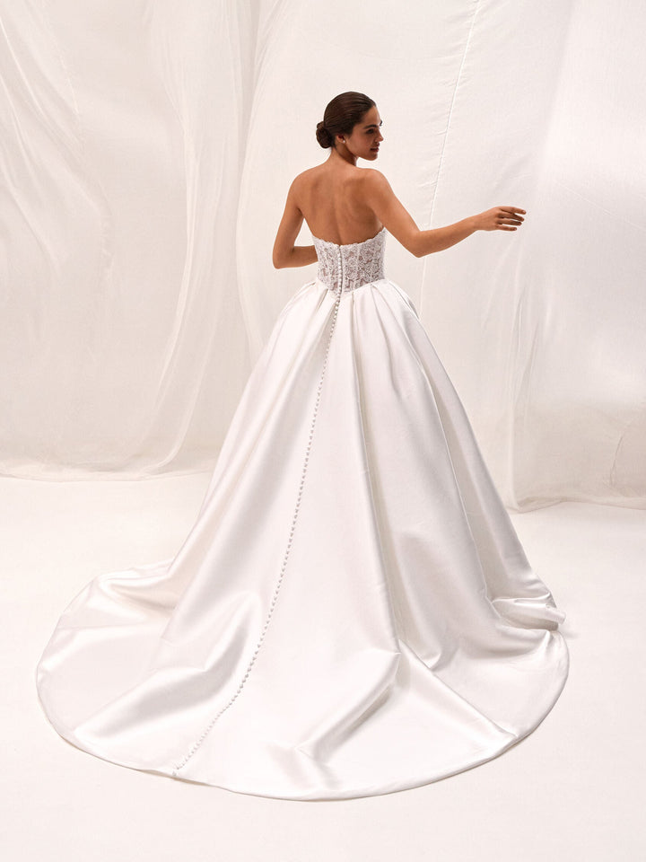Pronovias Nager princess mikado wedding dress, image 3