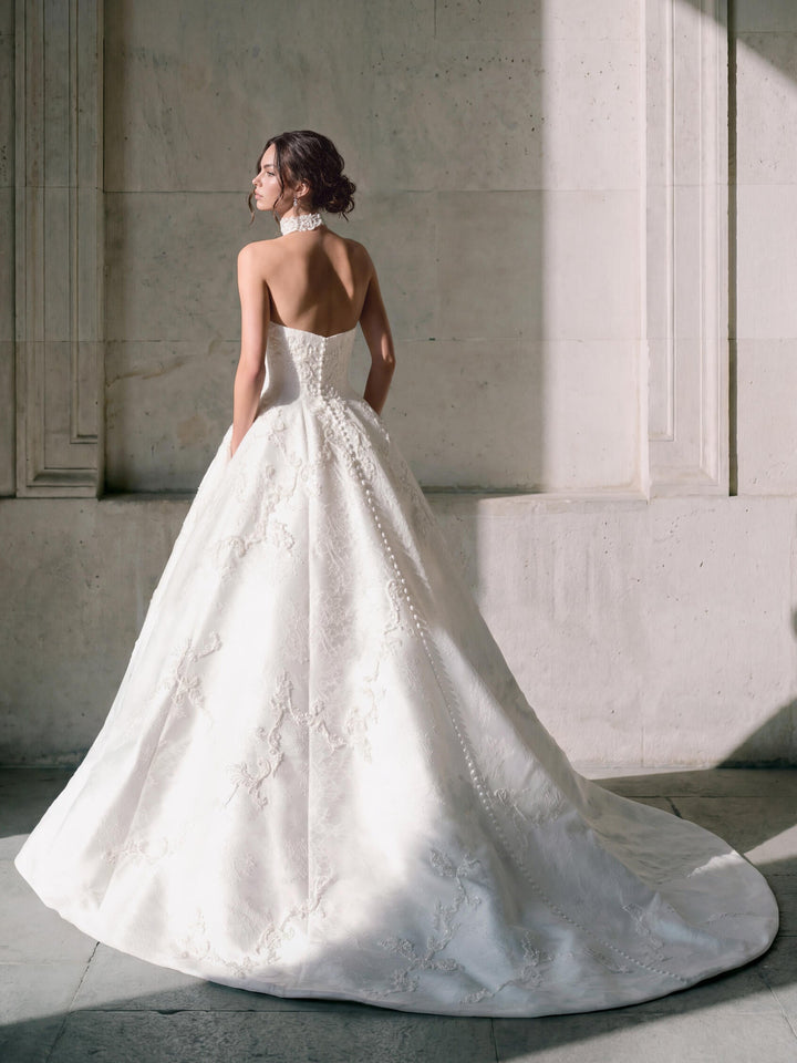 Pronovias Privée Oxelyn princess lace wedding dress, image 2