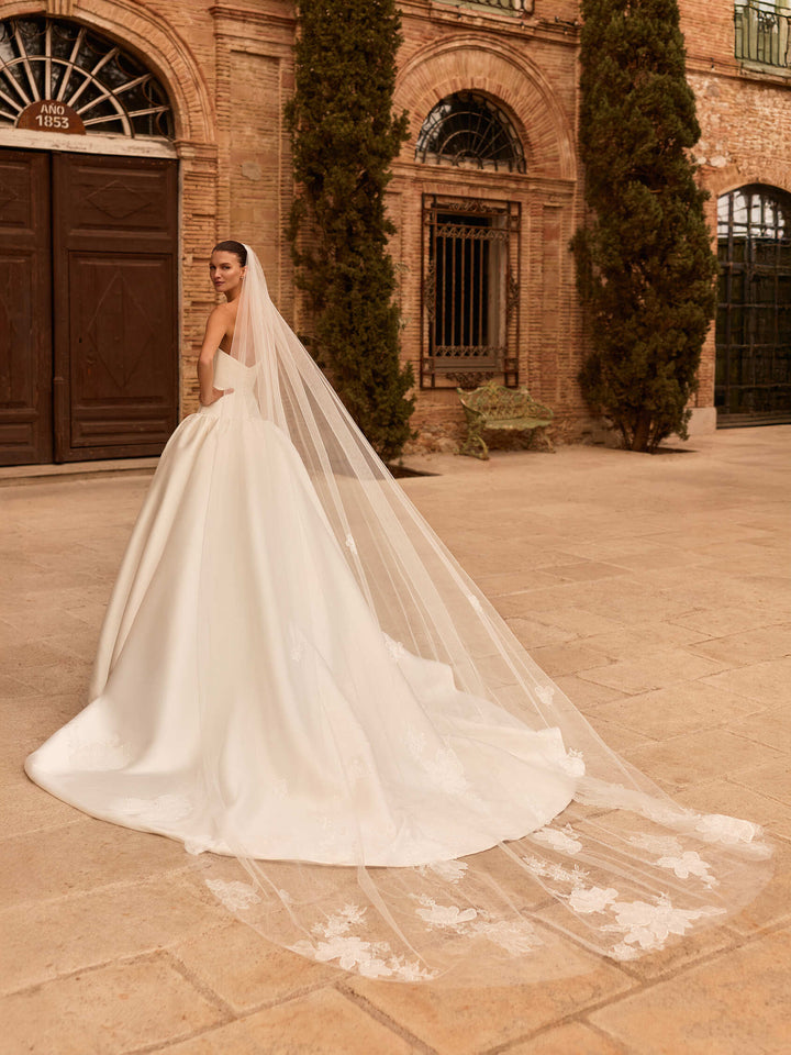 Pronovias Privée Quinsley princess mikado wedding dress, image 2