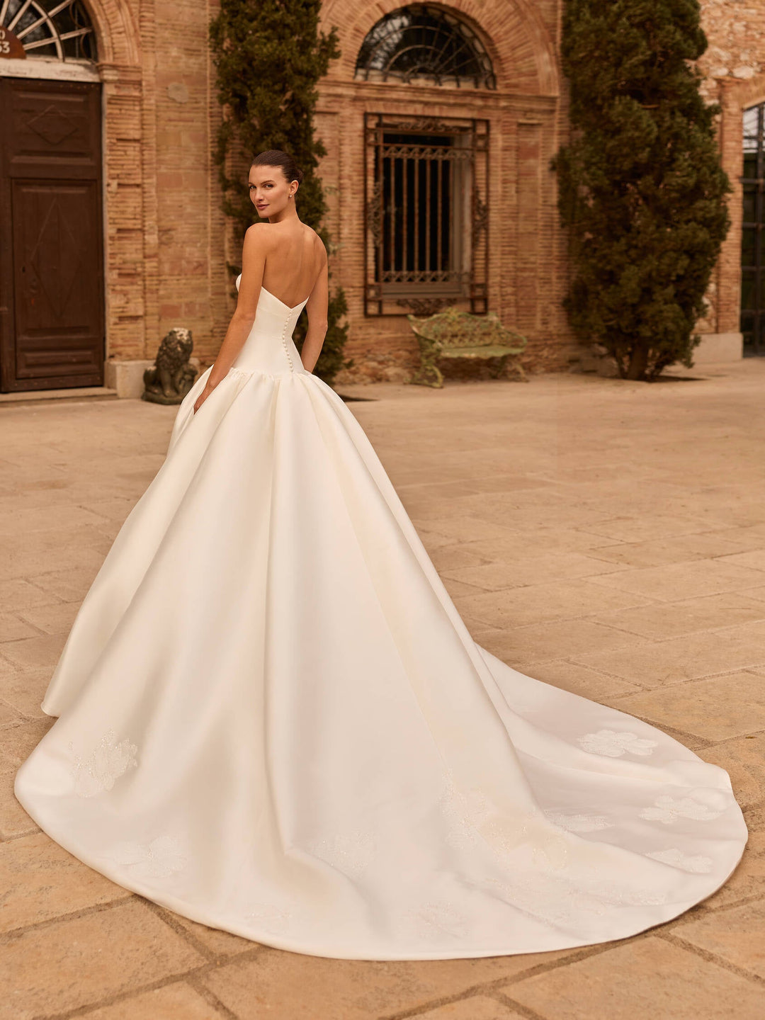 Pronovias Privée Quinsley princess mikado wedding dress, image 3