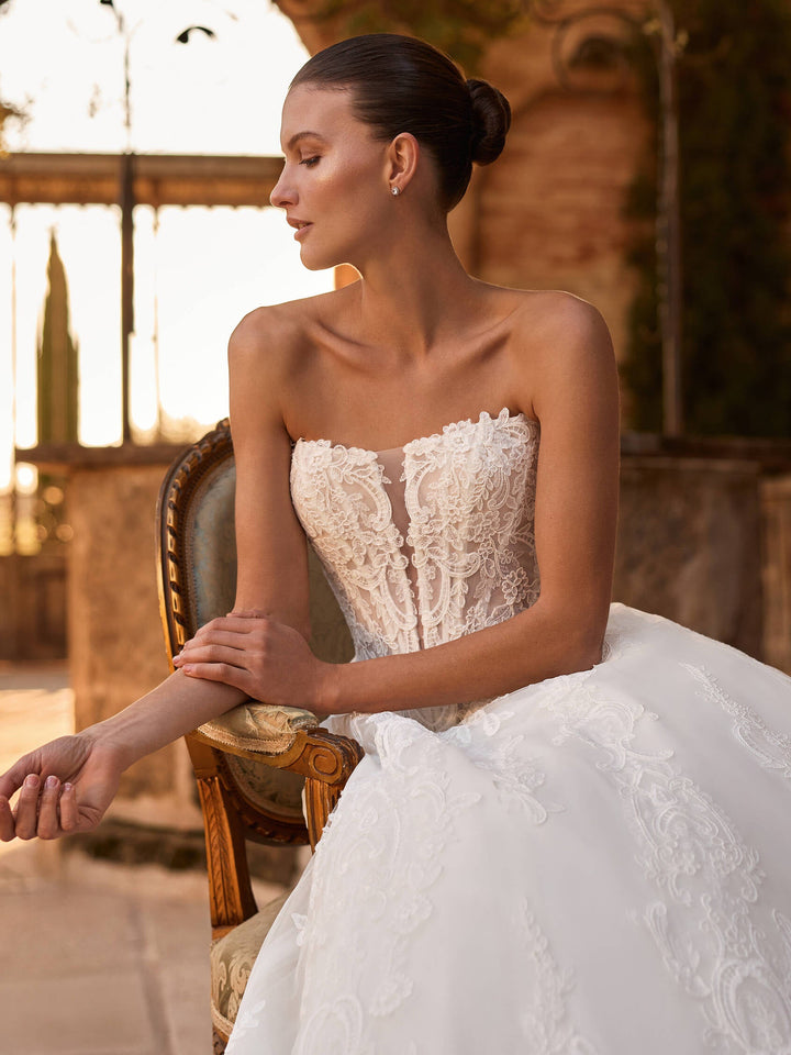 Pronovias Privée Zarland princess tulle wedding dress, image 4
