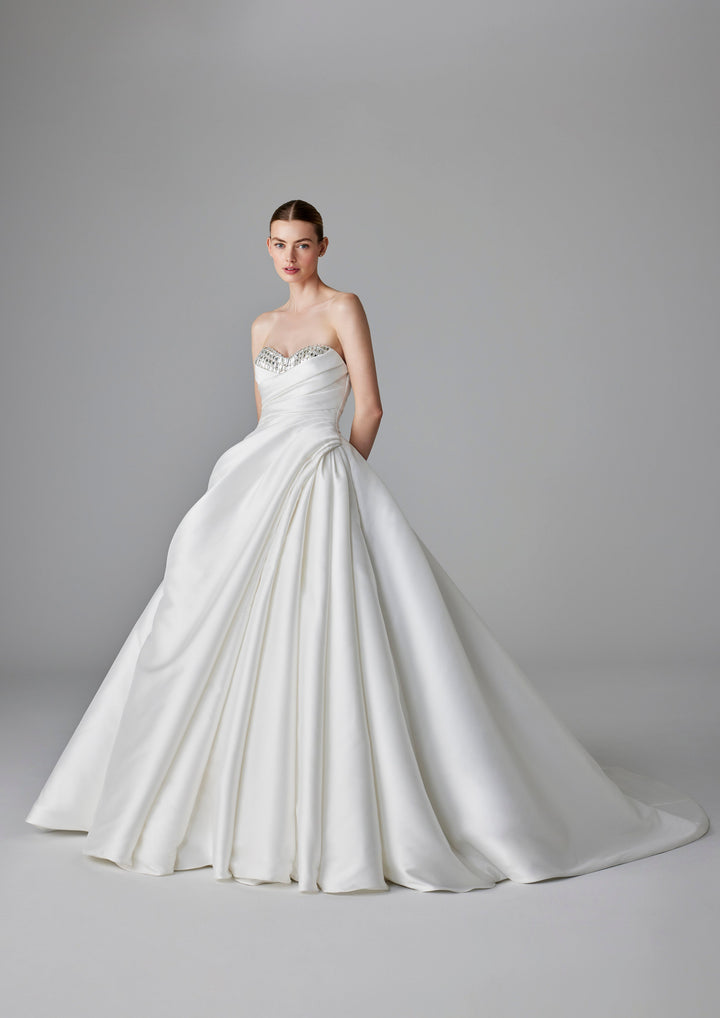 Pronovias: Solene