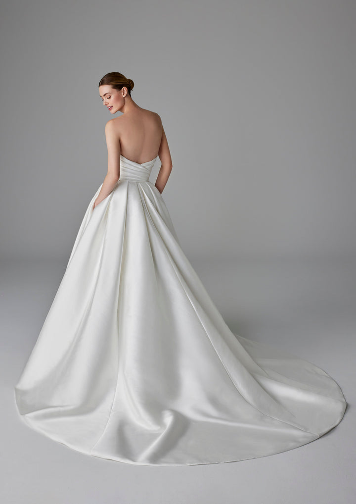 Pronovias: Solene