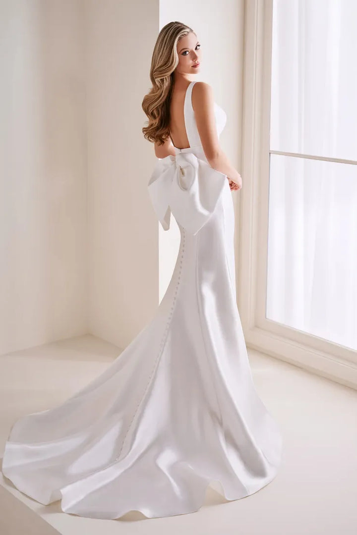 Enchanting E407 sample sale mermaid wedding dress low back with detachable bow back view