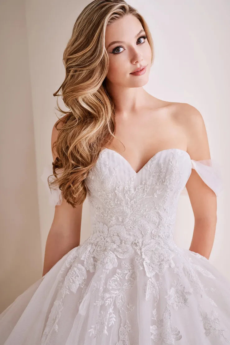 Enchanting E410 sample sale ball gown wedding dress with floral lace and sweetheart neckline front details view