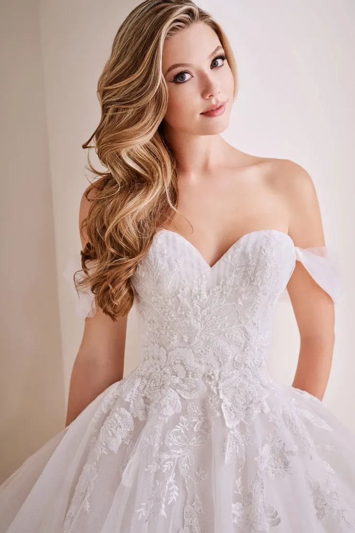 Enchanting E410 sample sale ball gown wedding dress with floral lace and sweetheart neckline front details view