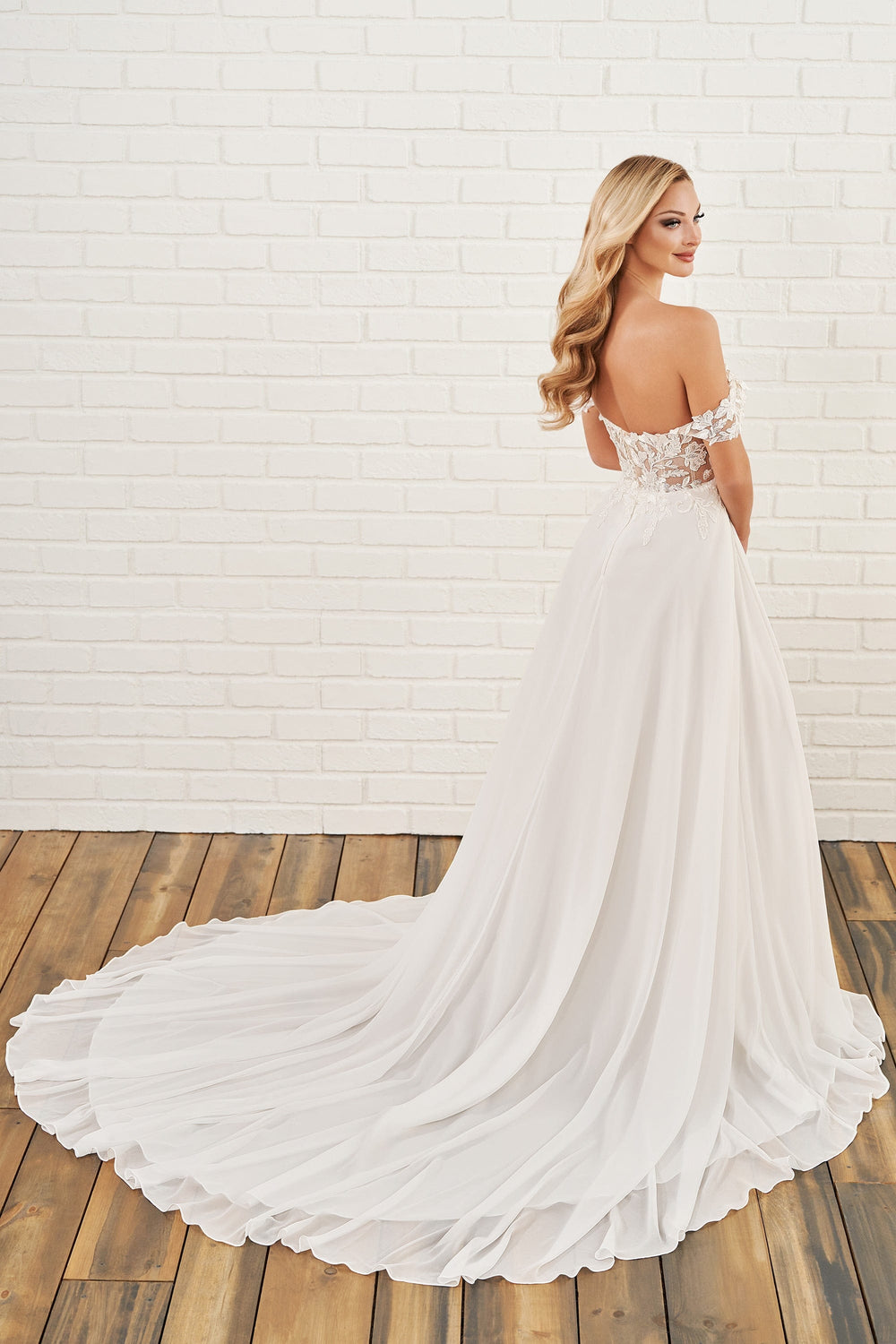 Enchanting E511 sample sale aline wedding dress with sweetheart neckline and leg slit back view