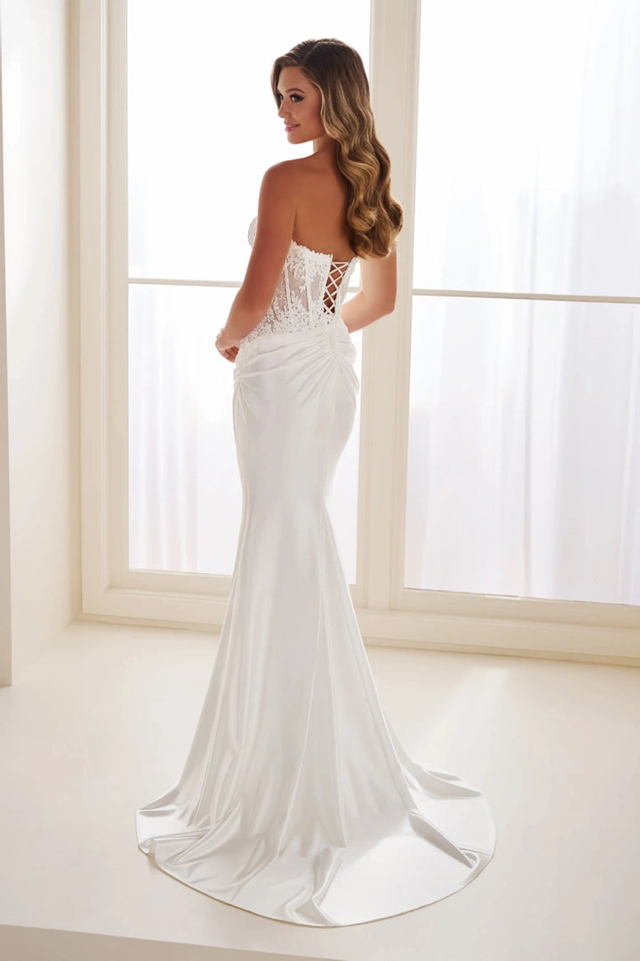 Enchanting E606 sample sale fitted wedding dress with sweetheart neckline and leg slit back view