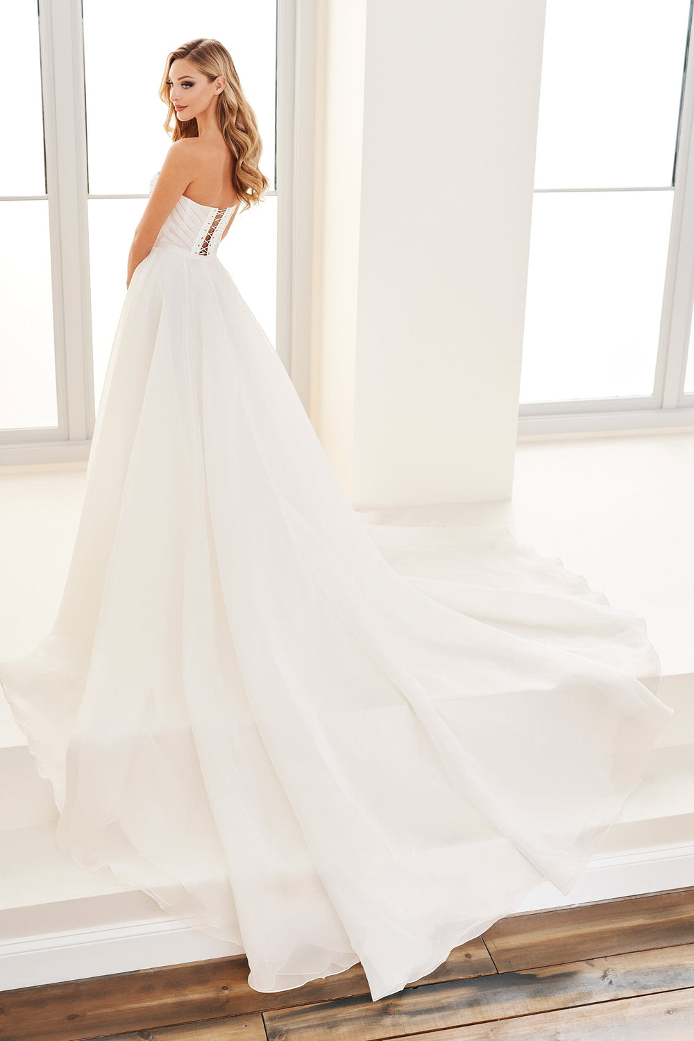 Enchanting Wedding Dress Enchanting: E501