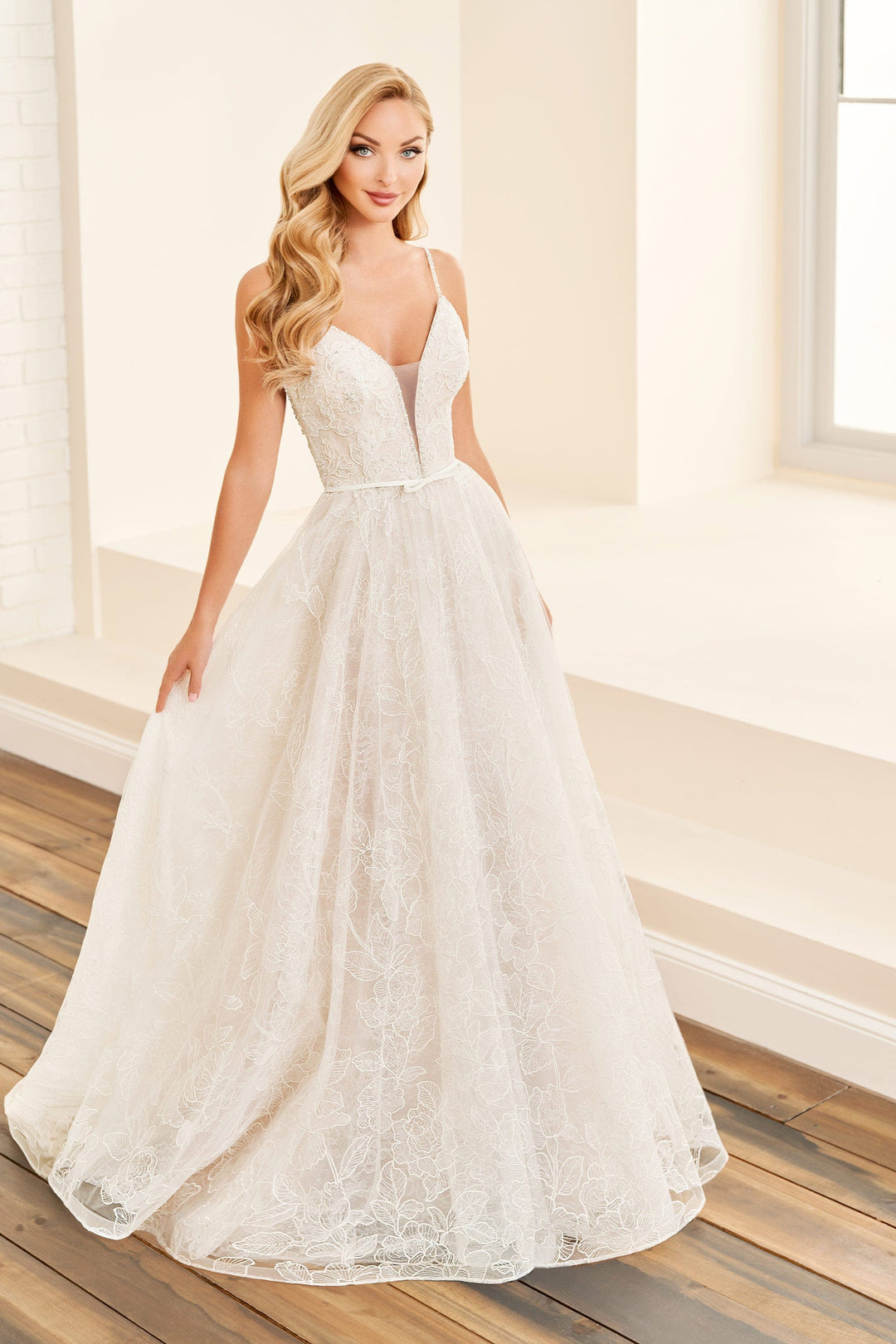 Enchanting Wedding Dress Enchanting: E530