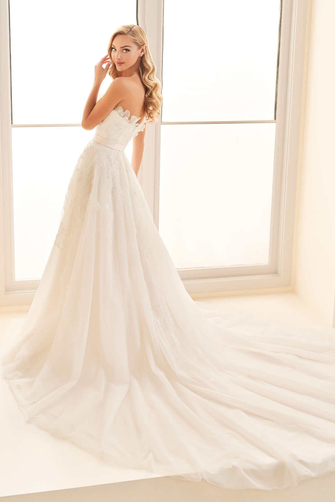 Enchanting Wedding Dress Enchanting: E535