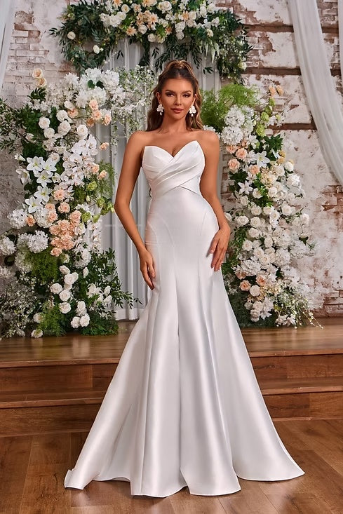 Jadore Ja8008 sample sale strapless fitted wedding dress front details view