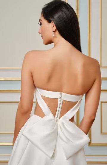 Magnolia White U2005 sample sale wedding dress aline with sweetheart neckline and leg slit back details view