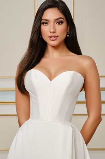 Magnolia White U2005 sample sale wedding dress aline with sweetheart neckline and leg slit front details view