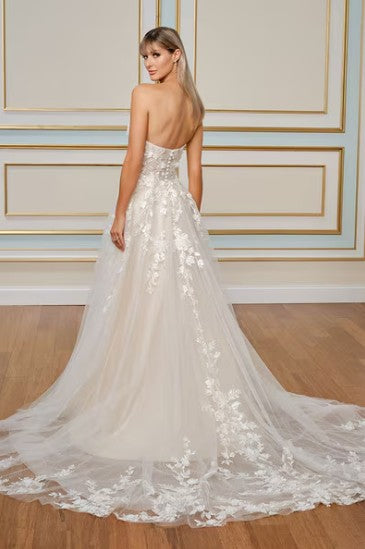 Magnolia White U2007 sample sale aline wedding dress with sweetheart neckline and floral lace back view