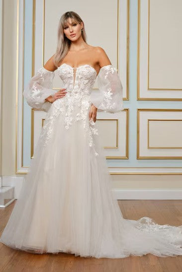 Magnolia White U2007 sample sale aline wedding dress with sweetheart neckline and floral lace front view