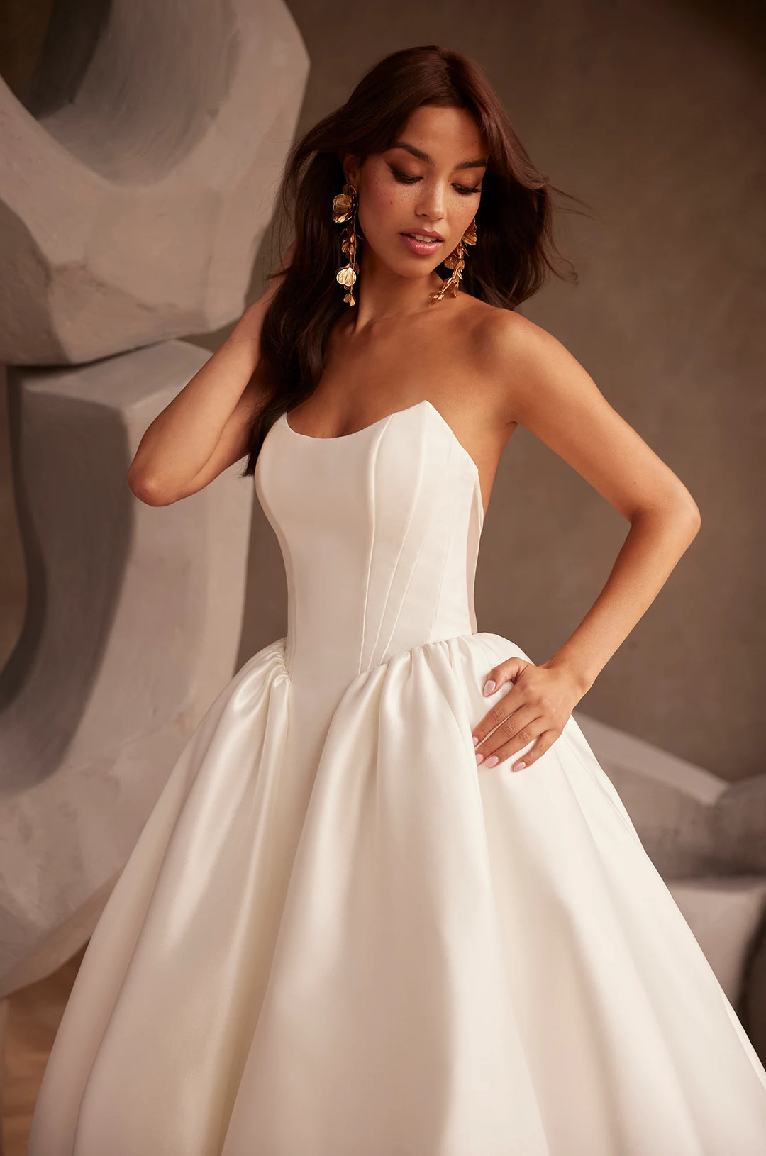 Paloma Blanca: P5130 ballgown wedding dress with scoop neckline and low back front details view