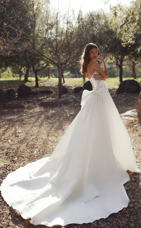 Pnina Tornai 15186 A-line wedding dress sweetheart neckline strapless with lace back and bow back view