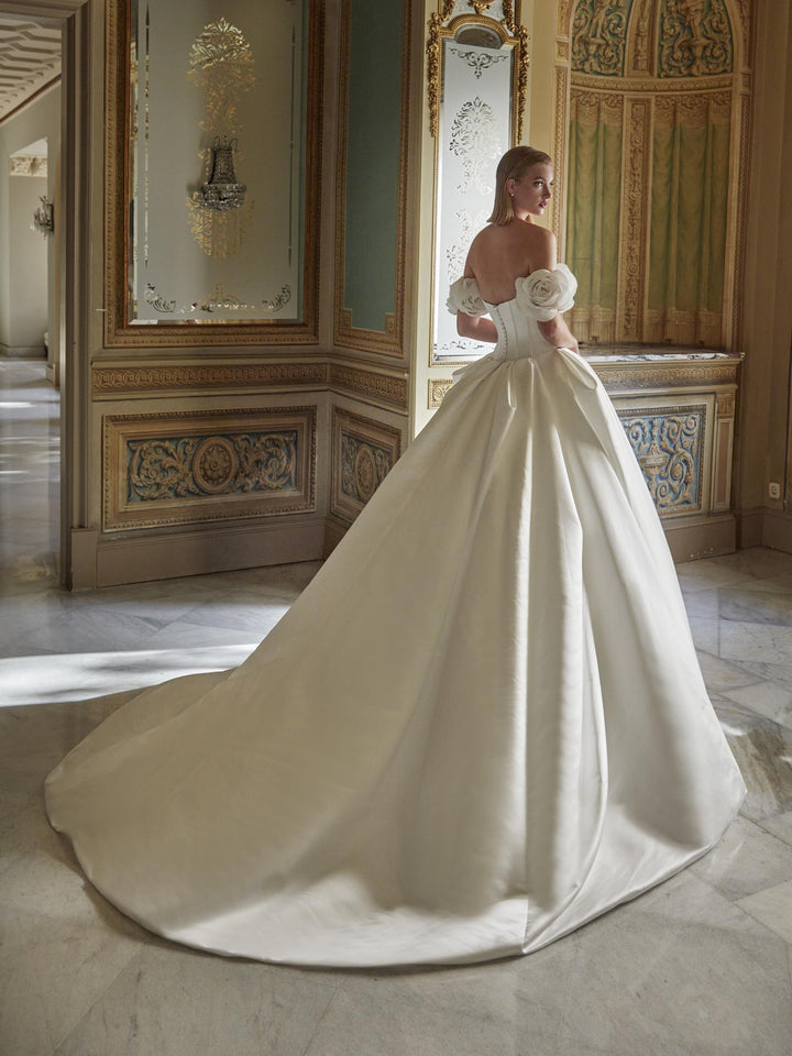 Pronovias Privee: Evarly sample sale ballgown wedding dress back view