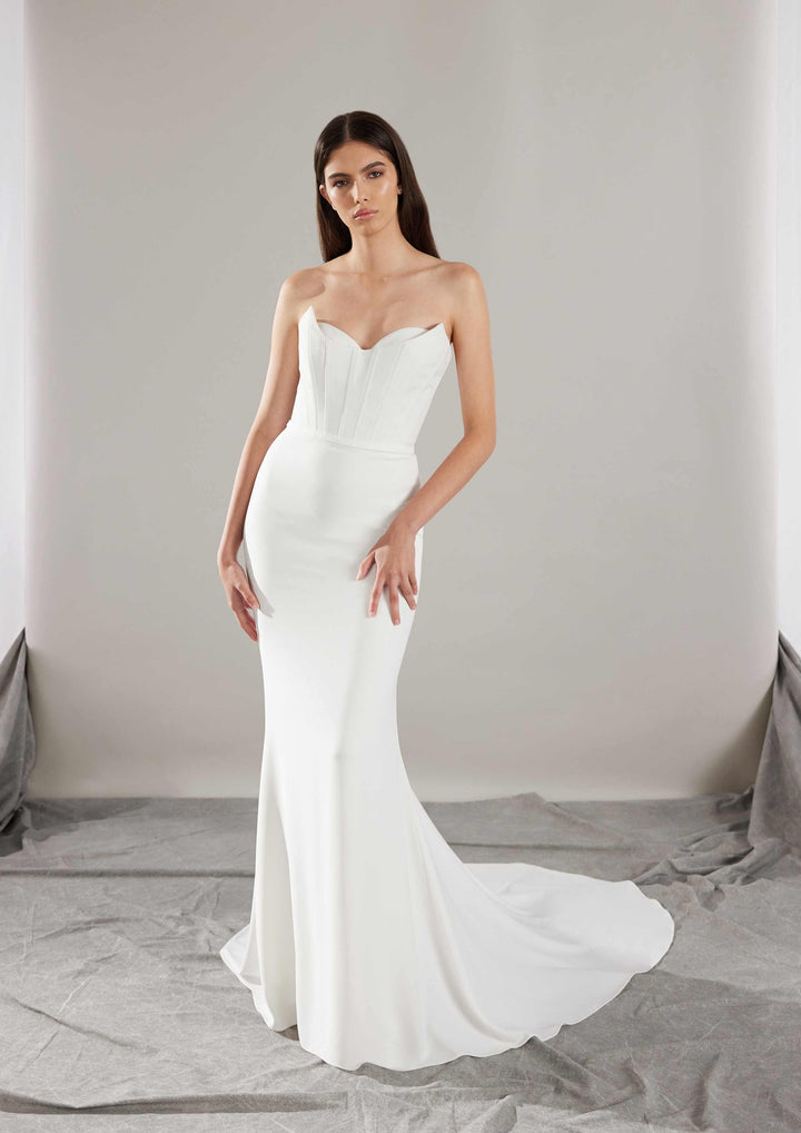 Pronovias Sincere sample sale strapless sweetheart mermaid wedding dress structured bodice front view