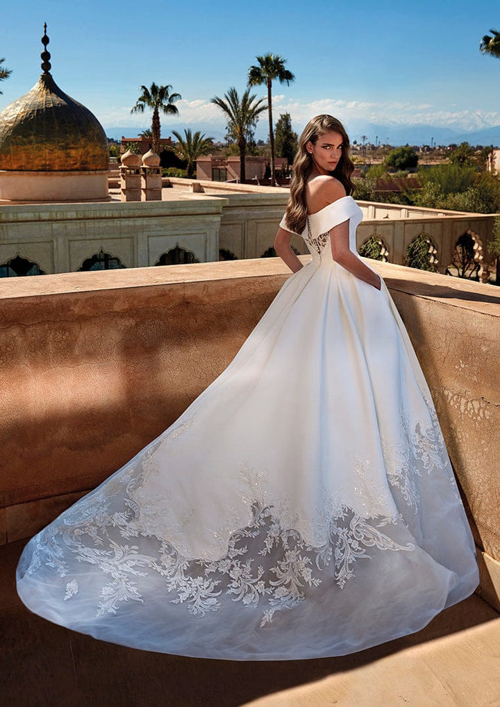 Pronovias Wedding Dress Pronovias: Loa