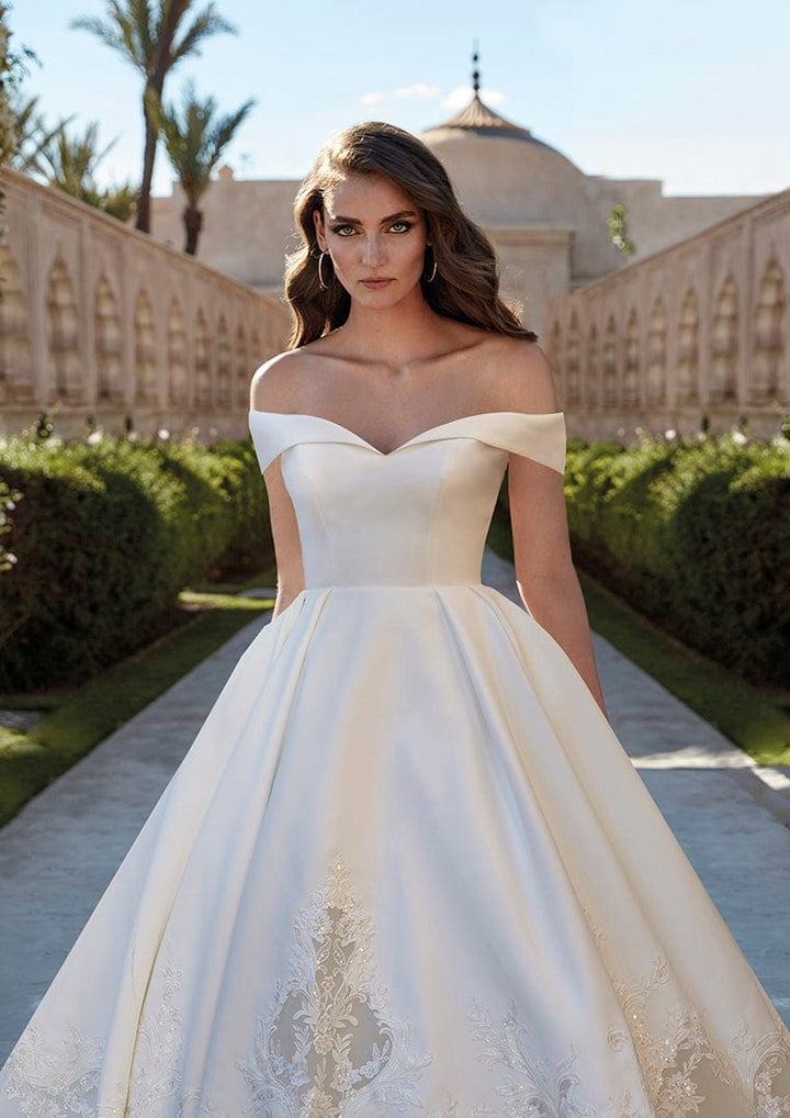 Pronovias Wedding Dress Pronovias: Loa