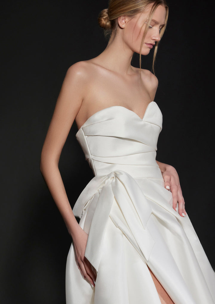 Vera Wang Jadeau sample sale wedding dress strapless aline with slit front details view