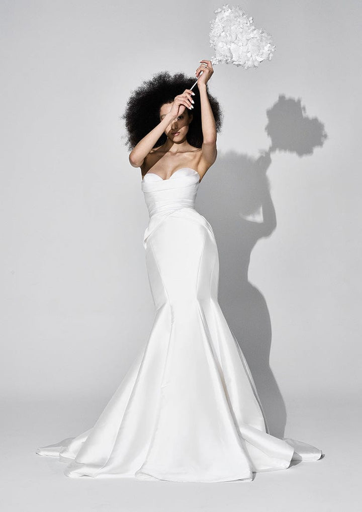 Vera Wang Kimberly sample sale fitted strapless wedding dress front view