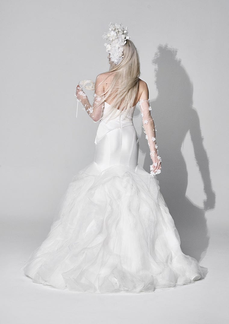 Vera Wang Waves sample sale fitted wedding dress in Toronto back view